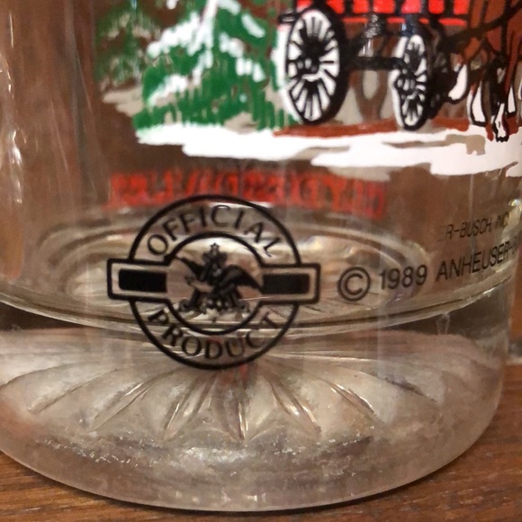 Budweiser Christmas mug - Picture 3 of 8